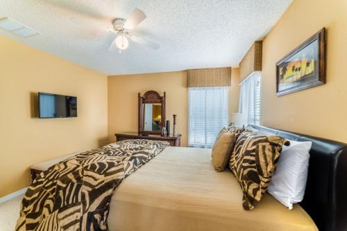 Luxurious 6 Bed 4.5 Bath Pool Home In Emerald Island Resort - image 10