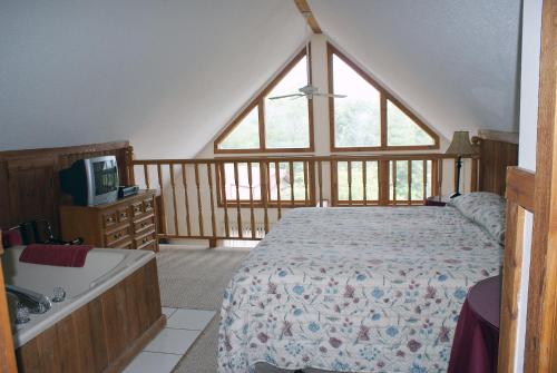 1 queen bed, 2 twin beds, 1 sofa bed