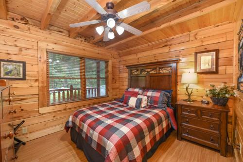 SmokyStays 5 Bedroom Cabin - main image