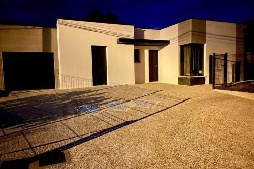 Magnifique Maison Moderne 90m2 (Check-in Autonome) gîte à louer Vœuil-et-Giget