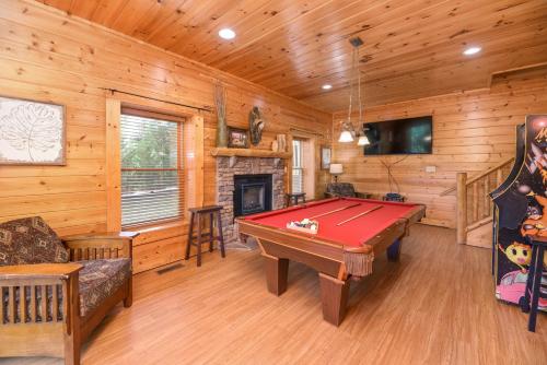 SmokyStays 5 Bedroom Cabin - image 8