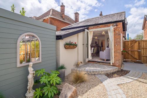 Immaculate luxury retreat in pretty village with great pubs - Box Valley Cottage