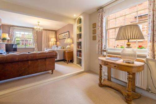 Immaculate luxury retreat in pretty village with great pubs - Box Valley Cottage