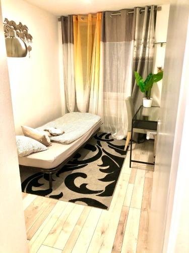 Fabulous Lakeside Family Apartment | 4 Rooms - image 3