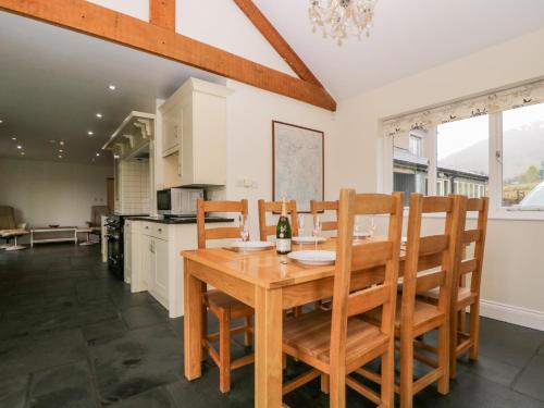 Beckwood - image 9