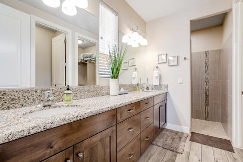 Red Rock Ranch Retreat: Paradise Village #10 - image 9