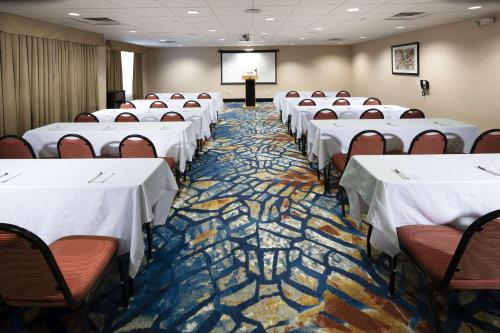 Best Western Plus Henderson Hotel - image 7