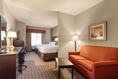 Hotel Portland Inn & Suites