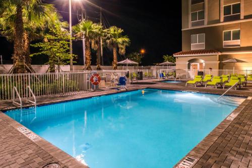 Holiday Inn Express & Suites St. Petersburg - Seminole Area By IHG - 수영장