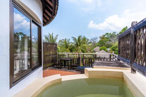 Altan/terrasse, AANA Resort & Spa in Klong Prao Beach