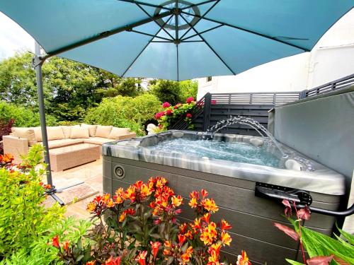 The Town House at Muntham- Luxury Holiday Home with Hot Tub - Torquay
