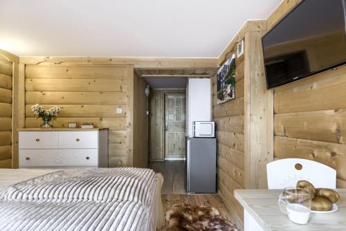 One-Bedroom Apartment image 3