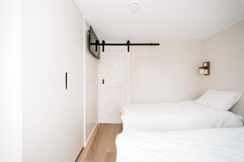 Quadruple Room with Sea View image 2