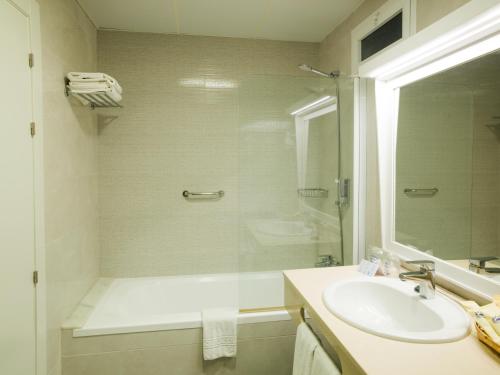 Hotel Monarque Torreblanca - image 9