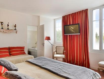 Logis Auberge Du Centre Auberge Du Centre is perfectly located for both business and leisure guests in Chitenay. The hotel offers a wide range of amenities and perks to ensure you have a great time. Facilities for disabled g