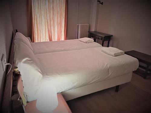 2 twin beds