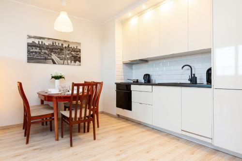 Apartamenty Bliska Praga by Renters - image 13