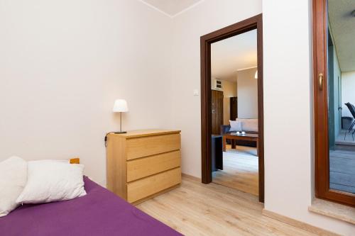 Apartamenty Bliska Praga by Renters - image 12