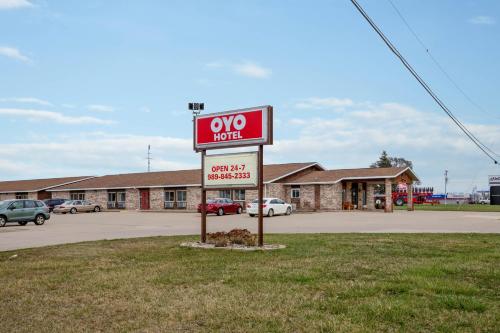 OYO Hotel Chesaning Route 52 & Hwy 57 in Chesaning, USA