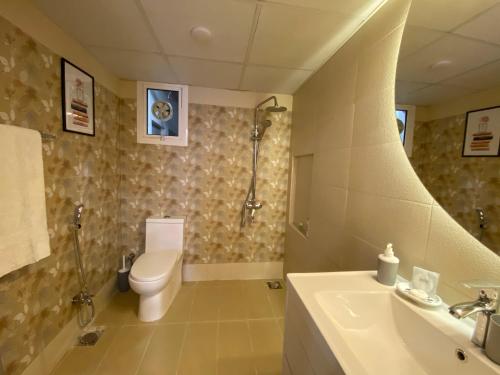 ZAHA Vacation Home 3 - Elegant & Spacious 2 br family apt Shahrah e Faisal - image 7