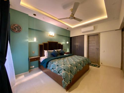 ZAHA Vacation Home 3 - Elegant & Spacious 2 br family apt Shahrah e Faisal - image 6