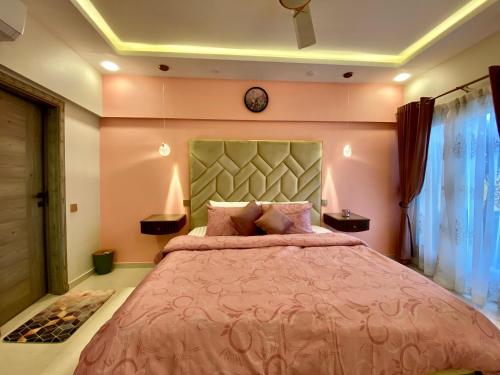 ZAHA Vacation Home 3 - Elegant & Spacious 2 br family apt Shahrah e Faisal - image 4