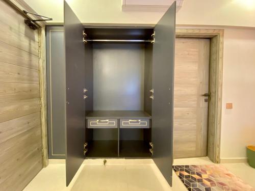 ZAHA Vacation Home 3 - Elegant & Spacious 2 br family apt Shahrah e Faisal - image 13