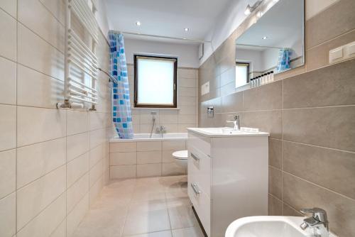 Baltic Pearl Sopot Residence by Noclegi Renters - image 3