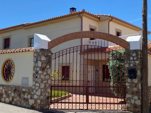 Casa Pedraza CON PISCINA PRIVADA gîte à louer Carpio-Bernardo