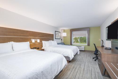 Queen Room with Two Queen Beds - Hearing Accessible/Non-Smoking