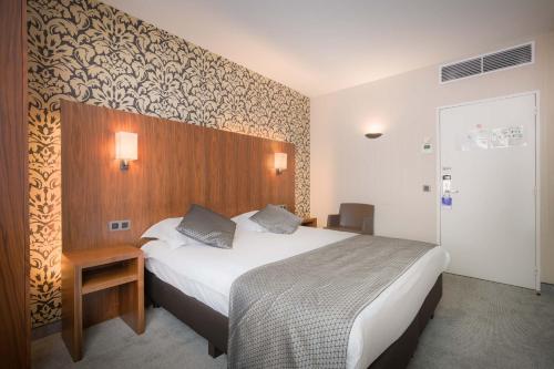 Hotel Chamade Stop at Best Western Hotel Chamade to discover the wonders of Ghent. The property features a wide range of facilities to make your stay a pleasant experience. Take advantage of the hotels luggage sto