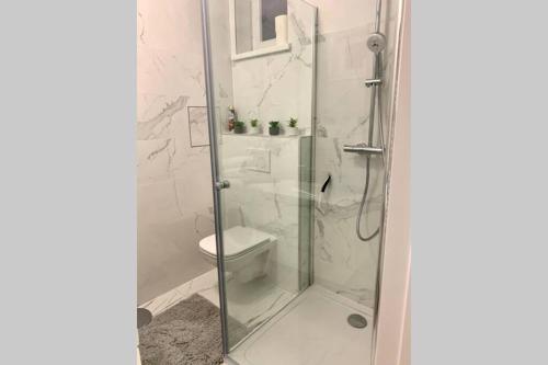 Completely renovated apartment next to lake.