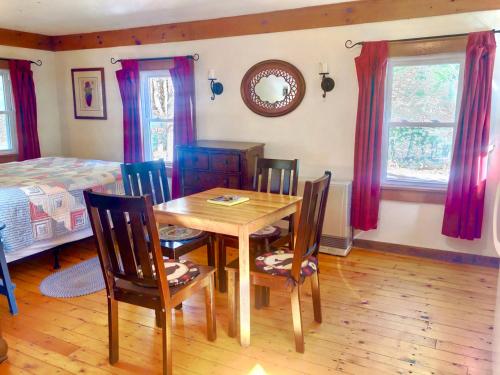 CH Adorable cottage in Franconia minutes from Cannon, Franconia Notch! Fire Pit, wifi, laundry
