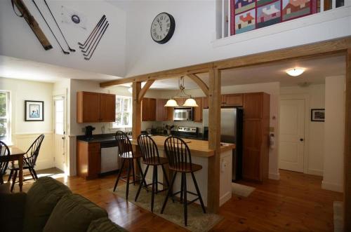 MO Private home in beautiful wooded setting - close to Bretton Woods! AC! - image 4