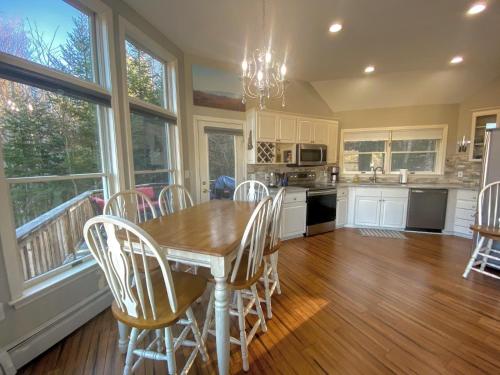 E7 Sunny Bretton Woods private home next to the slopes of Bretton Woods Hot Tub, Wifi thumb 2