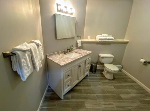 E7 Sunny Bretton Woods private home next to the slopes of Bretton Woods Hot Tub, Wifi E7 Sunny Bretton Woods private home next to the slopes of Bretton Woods Hot Tub, Wifi