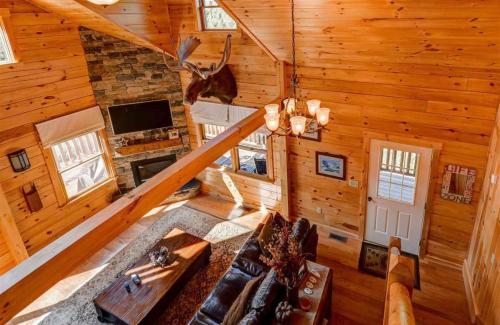 Sadržaji, OE Beautiful modern log home on 17 acres private views fire pit Ping Pong AC in Whitefield (NH)