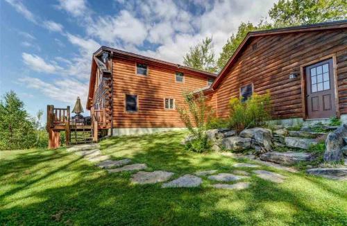 Eksterijer hotela, OE Beautiful modern log home on 17 acres private views fire pit Ping Pong AC in Whitefield (NH)