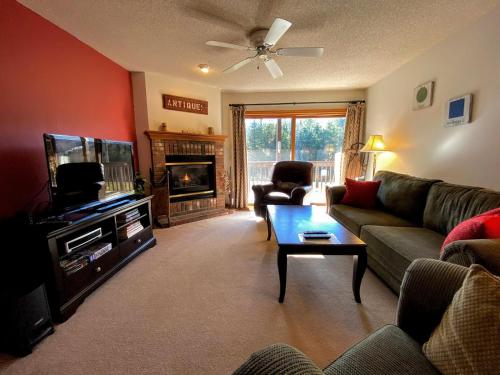 S4 Ski Slope Views Bretton Woods condo with easy access to Mt Washington Skiing White Mountains detail