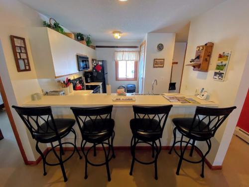 S4 Ski Slope Views Bretton Woods condo with easy access to Mt Washington Skiing White Mountains detail