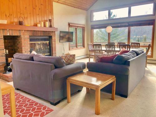 B&B Carroll - W4 Comfortable and spacious Bretton Woods condo with ski slope views, fireplace and fast wifi! - Bed and Breakfast Carroll