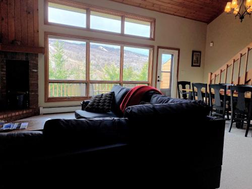 W1 Cozy and comfortable Bretton Woods condo with ski slope views fireplace