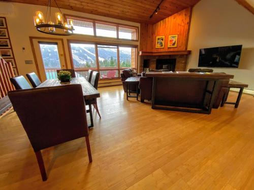 W5 AIR CONDITIONED Mount Washington Place townhouse with fireplace, air hockey, free and fast wifi! - Accommodation - Carroll