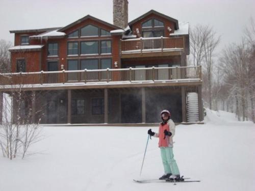 P5 Ski-in Ski-out rare find Presidential View single family with garage pool table ping pong thumb 2