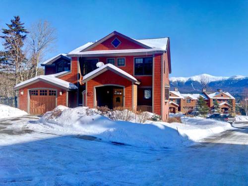 P5 Ski-in Ski-out rare find Presidential View single family with garage pool table ping pong thumb 4