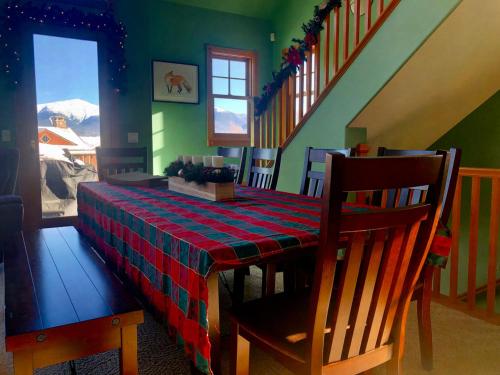 P5 Ski-in Ski-out rare find Presidential View single family with garage pool table ping pong detail