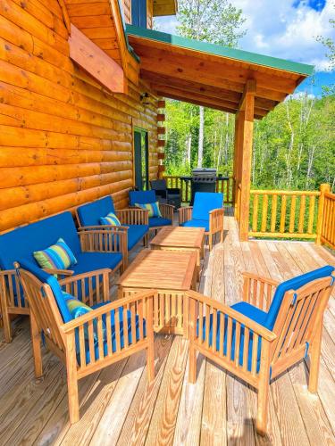 UV Log home with direct Cannon Mountain views Minutes to attractions Fireplace Pool Table AC