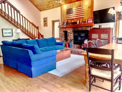 W8 Mount Washington Place Townhome great slope views fireplace large deck yard and ping pong thumb 3