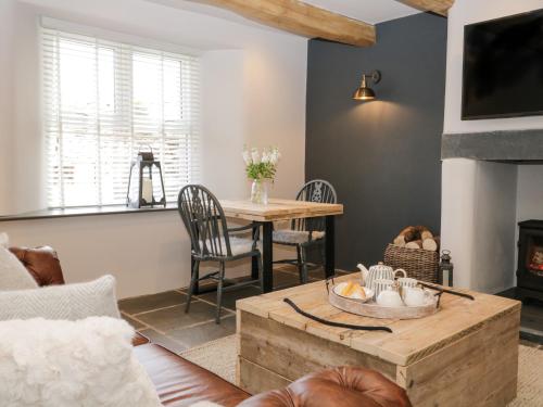 Cottage in the Hill - image 3