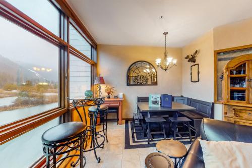 2914 River Bank Lodge - Keystone - main image